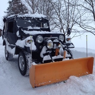 除雪用スノープラウ付き三菱ジープ書類無し