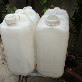 水タンク①　20L✕2ヶ