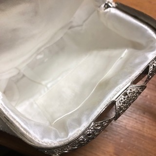 ビーズのバッグと草履のセットの画像