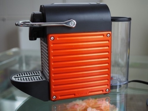 【お取引中】ネスプレッソマシン Nespresso PIXIE レッド