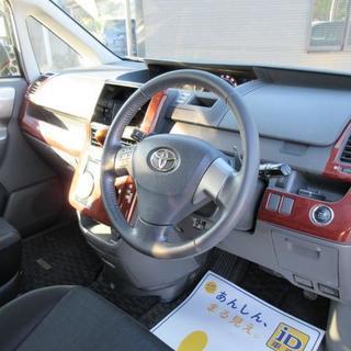トヨタ　ヴォクシー 　ＺＳ煌ＩＩ　ナビ　ＷＰスライド　１年保証付　カーローン：支援対象車の画像