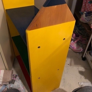 えんぴつ型の棚の画像