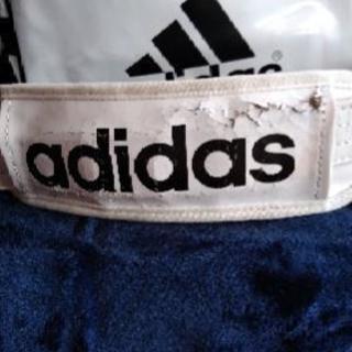 adidasの画像