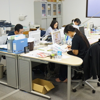 【一般事務】熱帯魚などに囲まれてお仕事♪ 週3～OK！時間や曜日は応相談◆未経験歓迎！少人数のオフィスで働きやすい☆自動車/バイク/自転車通勤OK！の画像