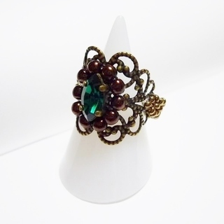 大人な秋色♪座金とスワロのリング（グリーン系）04022