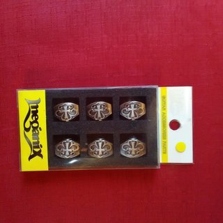 ペグボタンを交換してお洒落になろうの画像