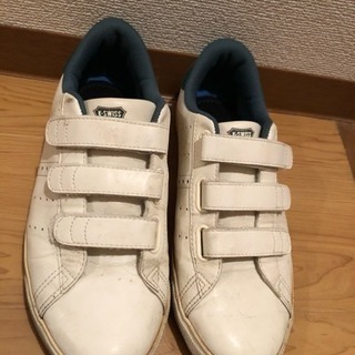 スニーカー