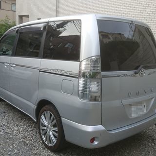 ヴォクシーX　走行少なめ　車検２年付　社外17インチアルミの画像