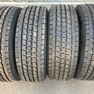 新品スタッドレス TOYO DELVEX 215/70r15 14年製造