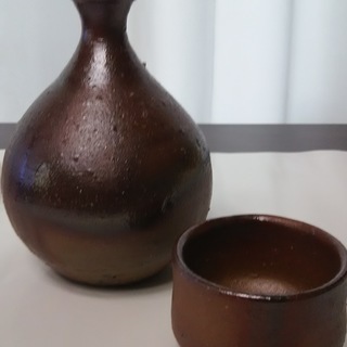 値下げいたしました　　備前焼　徳利とおちょこ　桐箱入り