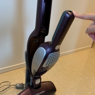 エレクトロラックス 掃除機 カシス色の画像