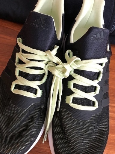 adidas スニーカー