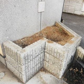 花壇の土を貰っていただけないですか？ 助けてください
