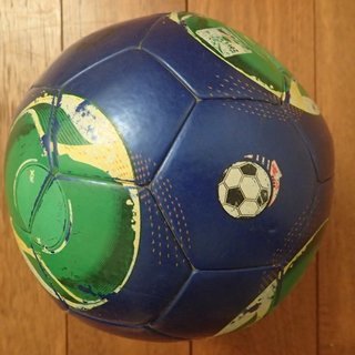 サッカーボール　小学生用　adidas