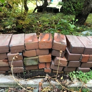 レンガブロック（多数）の画像
