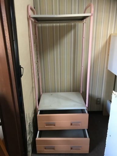 洋服掛け、引き出し2段、上部荷物置き