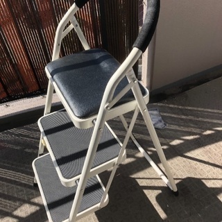 【🔴2980円‼️💺三段‼️🔴💺クッション腰掛け‼️🔴脚立‼️】...