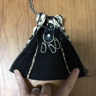 【本革キーケース】ゼブラ柄 コート型の画像