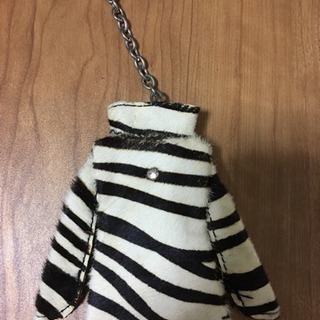 【本革キーケース】ゼブラ柄 コート型の画像