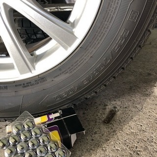 タイヤ&ホイールセット スタッドレス 二ヶ月のみ使用の画像