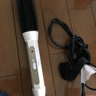 クレイツ ヘアアイロン イオン ホットブラシ26mm交渉中