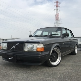 ボルボ　240　シャコタン　ワンオフ車高調、社外17AW　カーステの画像