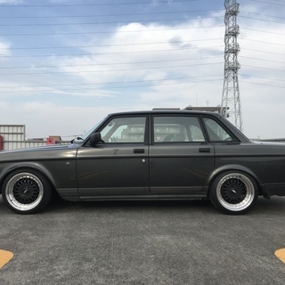 ボルボ　240　シャコタン　ワンオフ車高調、社外17AW　カーステの画像