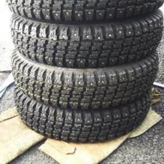   ほぼ新品ｽﾊﾟｲｸﾀｲﾔ 13ｲﾝﾁ ﾎｲｰﾙ付き