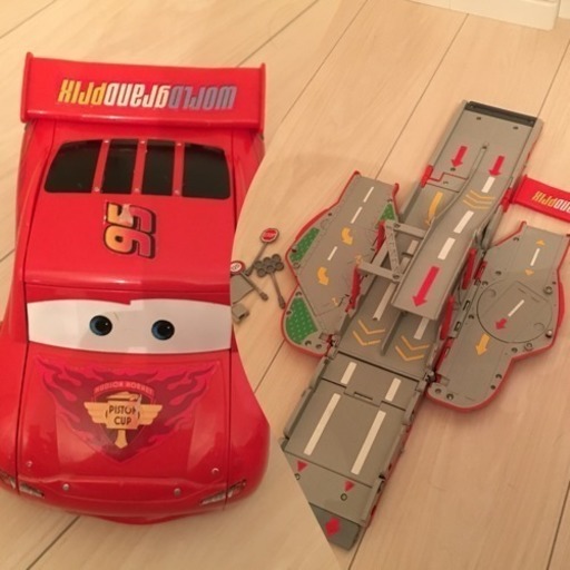 カーズ スピードウェイに変身 ディズニータカラトミーミニカートミカ