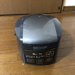 電子レンジと三号炊き炊飯器の画像
