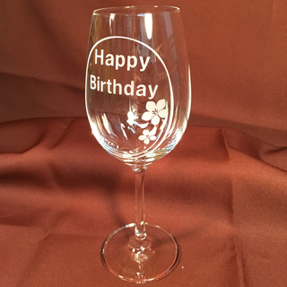 【￥0】店頭まで取りに来れる方に無料で差し上げます。『展示品/彫刻グラス・HAPPY BIRTHDAY (未使用)』の画像