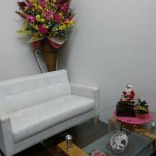 シャイニーフラワー内にあるネイルサロン - 地元のお店