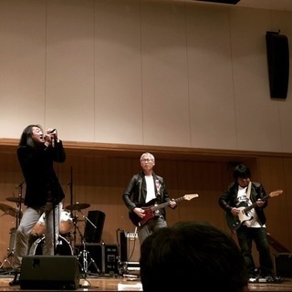 ベーシスト募集！こちら大人の⁉︎ロックバンド