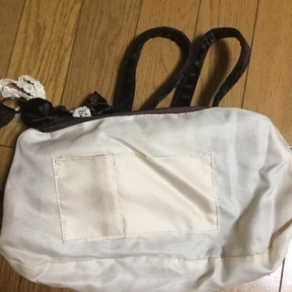 柔らか素材のショルダーバッグの画像