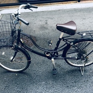 普通のママチャリ自転車、六段変速機付きの画像