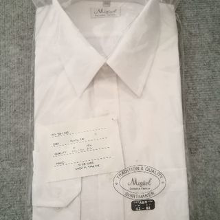 ワイシャツ白長袖(タグ付き未使用)