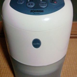 これからのジトジト季節に！！除湿乾燥機  