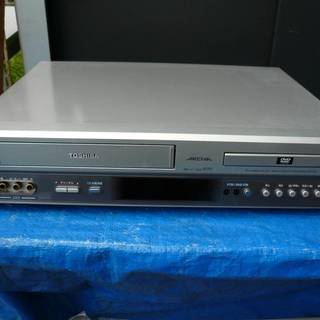 東芝 VTR一体型DVDビデオプレーヤー VHS＆DVDプレーヤ...