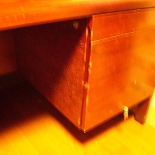 （商談中です）古い木製の大きく重たい机とチェアー　昭和レトロの画像