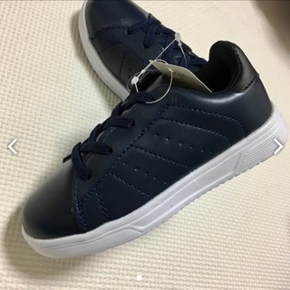 ●新品未使用● スムース レザー風 靴紐ゴムスニーカー 17cmの画像