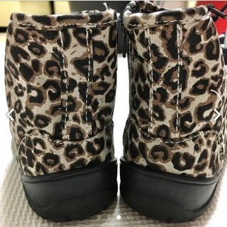 ●新品未使用● ヒョウ柄 アニマル柄 カジュアルハイカットスニーカー ファスナーブーツ 17cmの画像