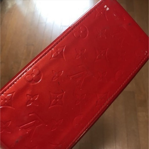 ルイヴィトン ヴェルニ 人気の赤色
