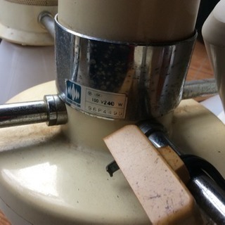 山田照明  １００Ｖ 普通の電球サイズ4灯照明の画像