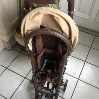 Apricaベビーカーの画像