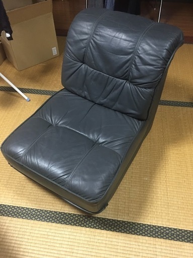カリモク　本革ソファー１人掛けの２脚とテーブル、コーナー家具４点セット