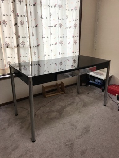 シンプルな黒机 光沢あり 120x60x70 脚外してます