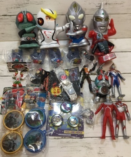 ウルトラマン、セブン、仮面ライダー 27点セット フィギュア、キーホルダー、ソフビ貯金箱、ストラップ、キャシャーンおまけ