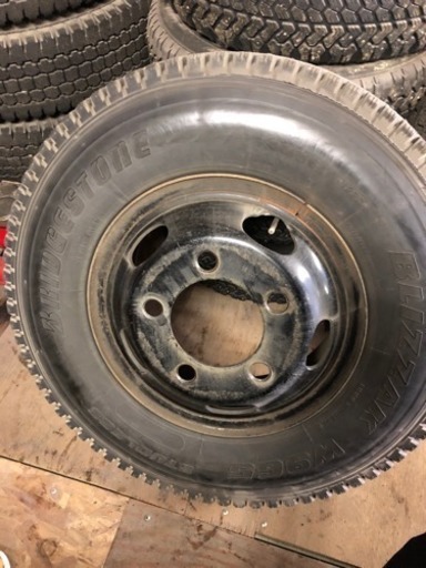 2トントラックスタットレスタイヤ