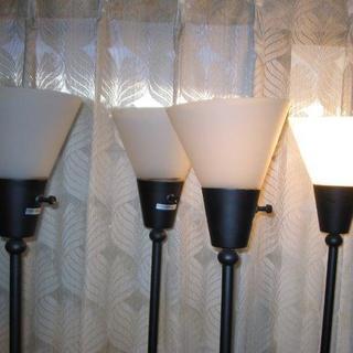 間接照明電気スタンド４台３０００円電球無し(近ければ配達します）の画像