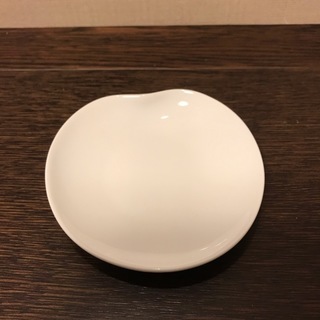 新品　KEYUCA　蓮の葉シェイプ白ミニプレート
